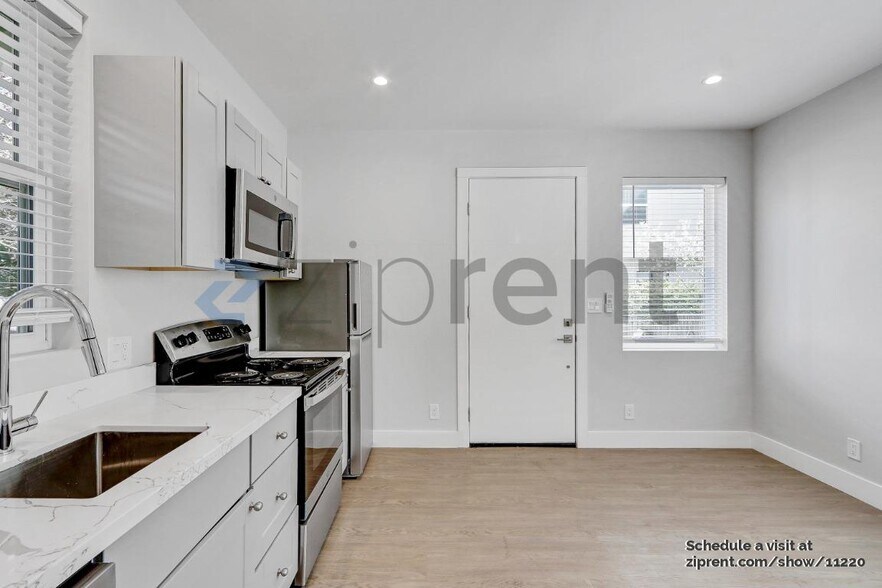 Building Photo - Unit A