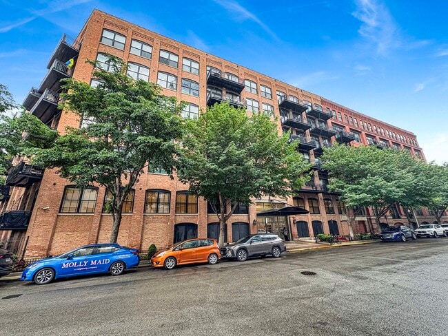 Building Photo - 520 W Huron St