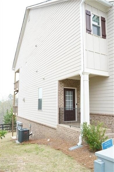 Building Photo - 2005 Manor Pointe Dr