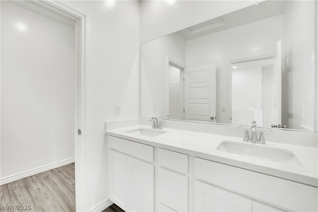 Building Photo - 600 N Carriage Hill Dr