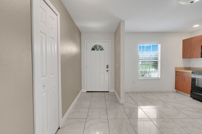 Building Photo - 810 Valnera Ct