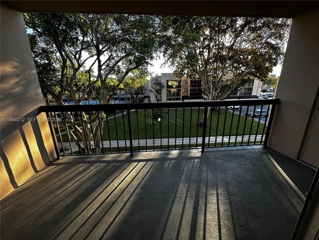 Building Photo - 10625 SW 112th Ave