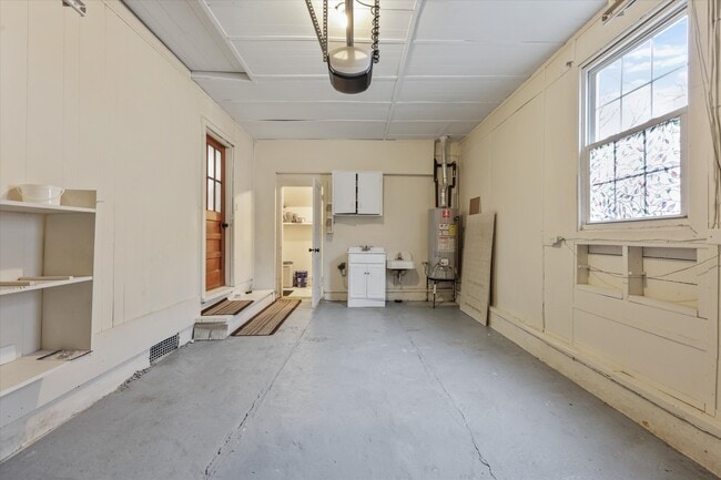 Building Photo - 2414 Fairmont Blvd