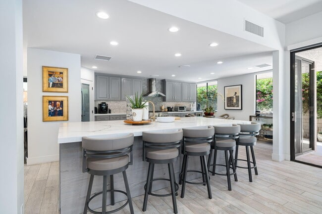 Building Photo - 76 Princeton Dr