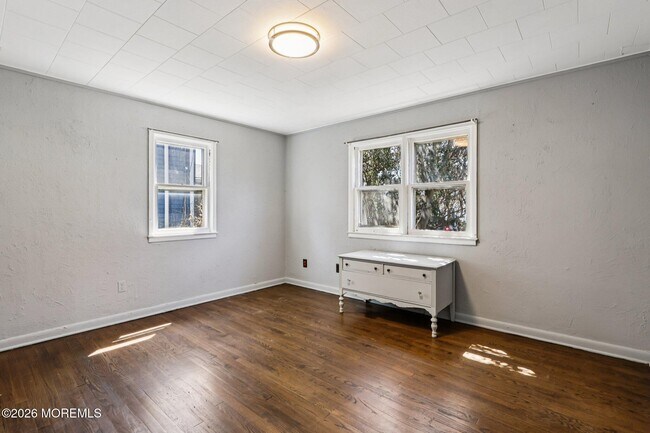 Building Photo - 15 Woolley Ave