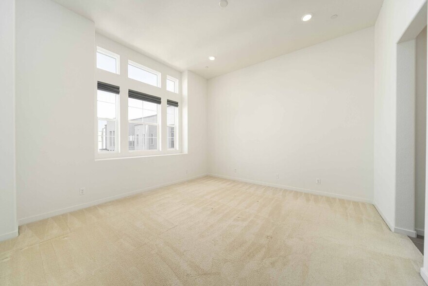 Building Photo - 134 Acamar
