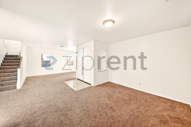 Building Photo - 6085 Medinah St