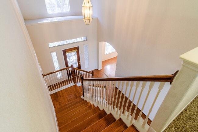 Building Photo - 2918 Five Oaks Dr