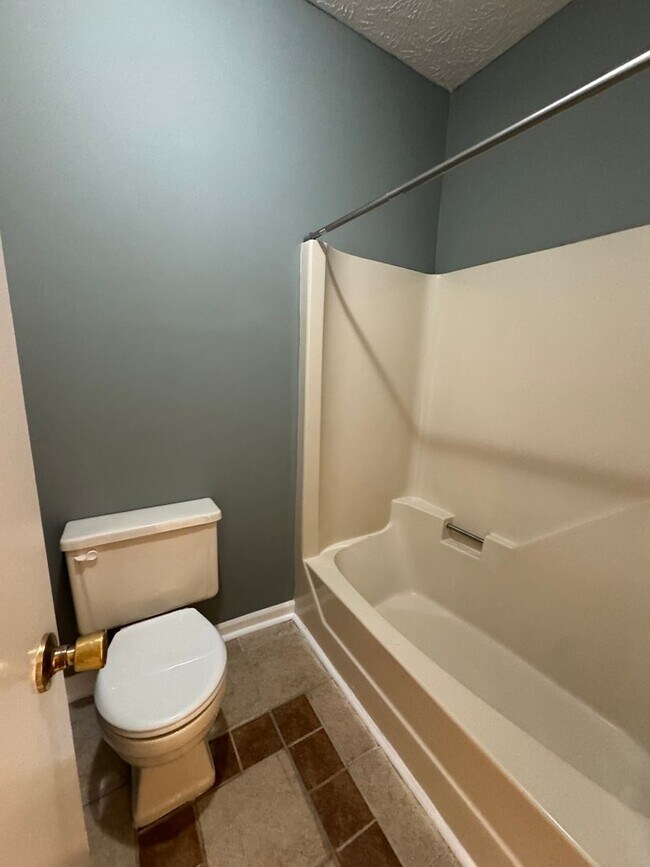 Building Photo - Charming 3 Bed, 2 Bath Fayetteville Home