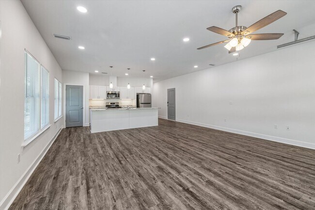 Building Photo - 5/5.5 Townhomes, Built 2024, Walk to stadium! Available August 2026!