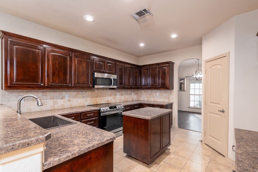 Building Photo - 4505 Shagbark Dr