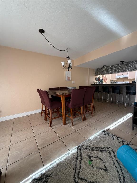 Building Photo - 821 Pinewood Ct