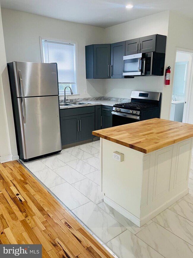 Building Photo - 442 W Hanover St