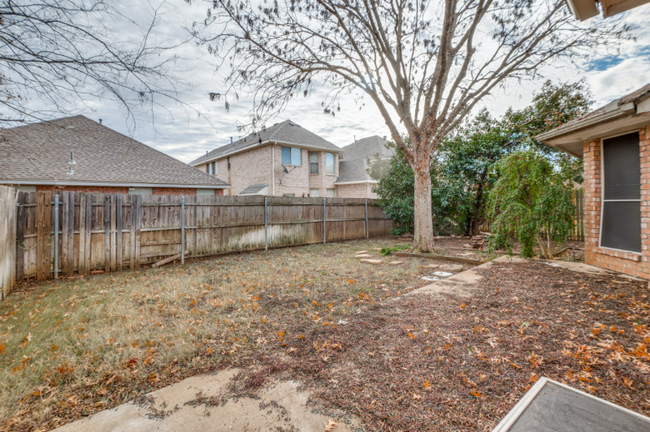 Building Photo - 910 Harwood Ct