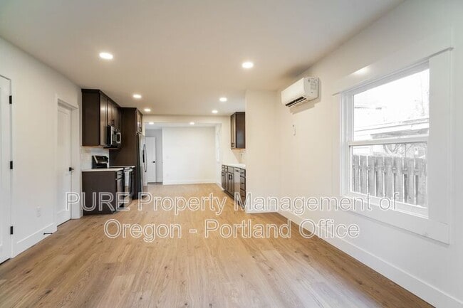 Building Photo - 814 NE 67th Ave