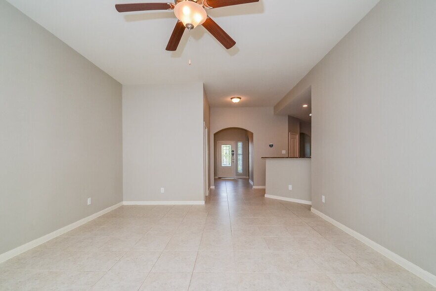 Building Photo - 2220 Mulberry Dr