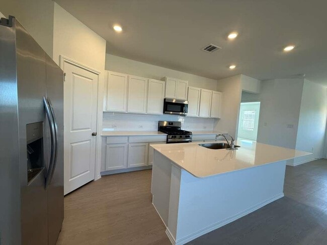 Building Photo - 200 Herald Dr