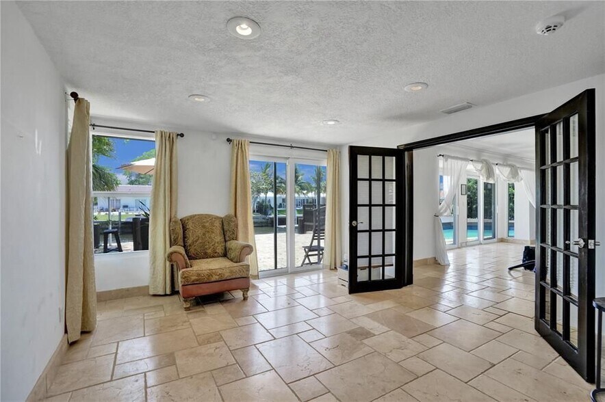 Building Photo - 3100 NE 56th Ct