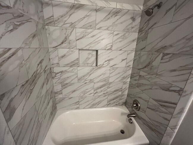 Building Photo - Remodeled 3 bedroom/2 bathroom home with d...