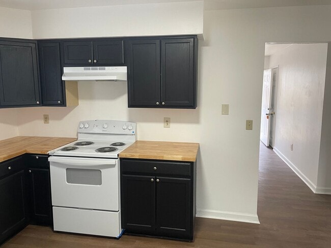 Building Photo - 3 bedroom 1 bath house for rent