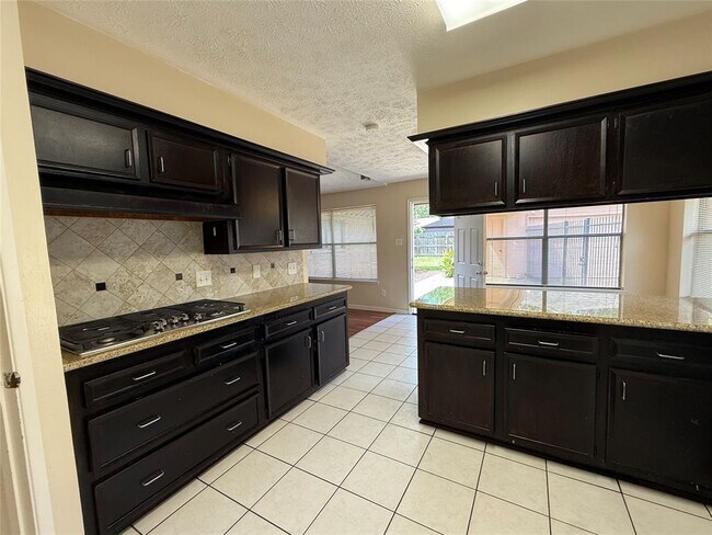 Building Photo - 3031 Green Fields Dr