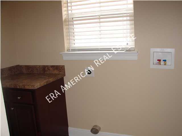 Building Photo - 123 Big Oaks Ln