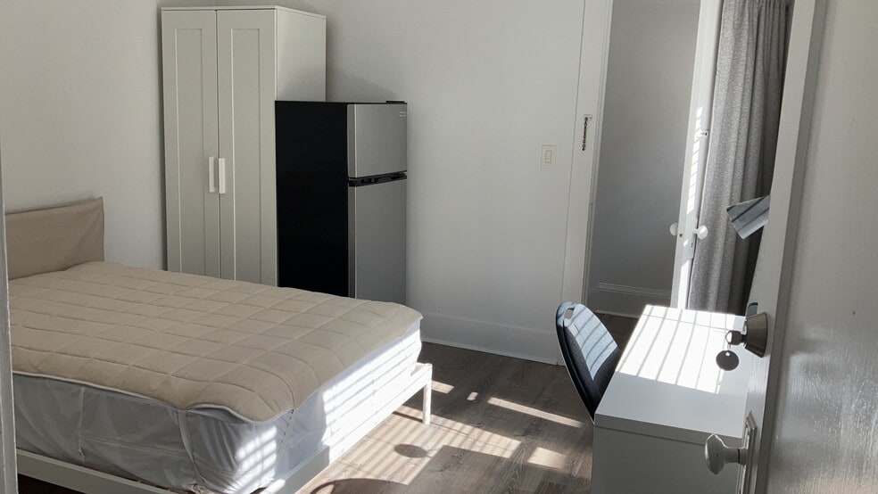 bedroom 3 - 2329 Parker St