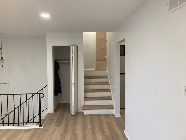 Building Photo - 431 N Thompson Rd