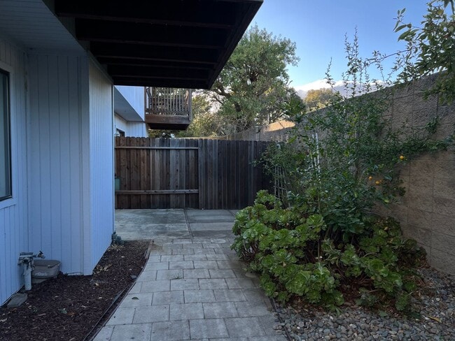 Building Photo - New Price $2,100.00 South Davis Townhome On Veranda Terrace,  3+1.5, Garage, Small backyard, Frui...