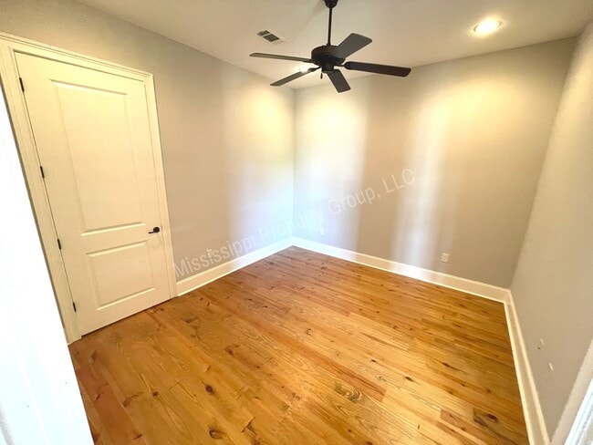Building Photo - 3BR/3BA For Rent