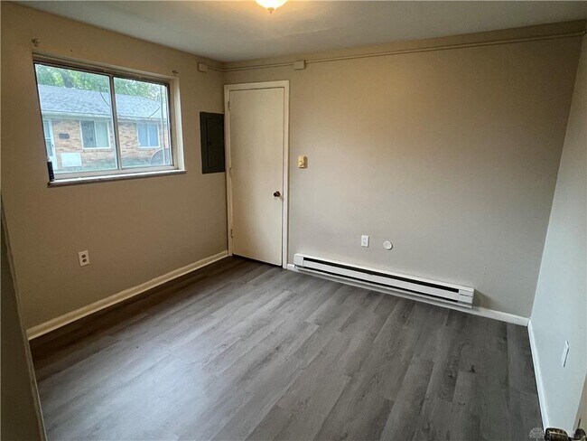 Building Photo - 445 Hunter Ave