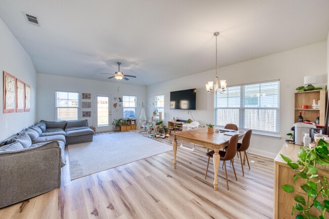 Building Photo - 507 Alleyoak Ln