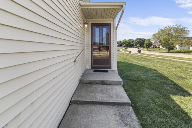 Building Photo - 2409 Heritage Dr