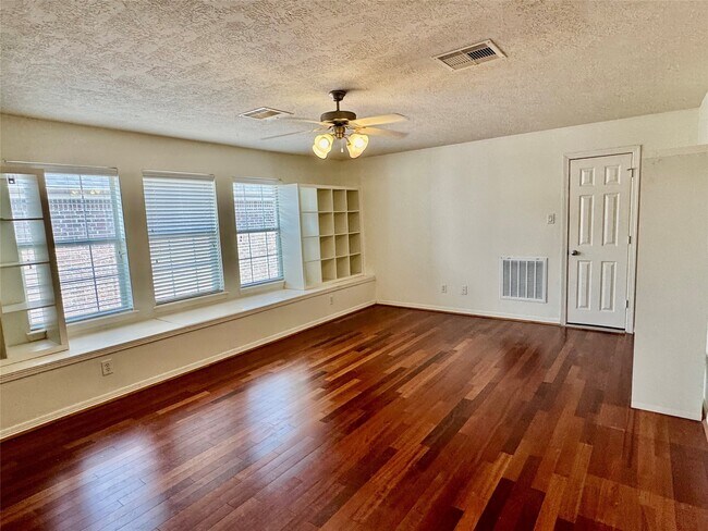 Building Photo - 7608 Janak Dr