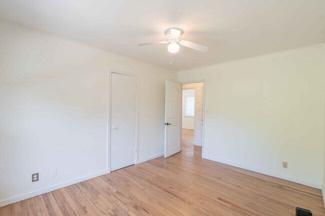 Building Photo - 4807 E 26th St