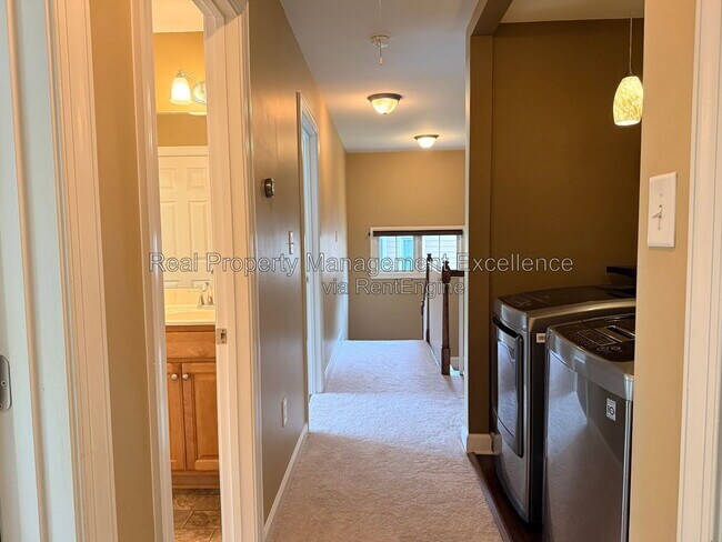 Building Photo - 616 Lake Artesia Ln