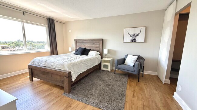 Building Photo - 401 Golden Isles Dr