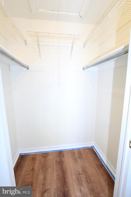 Building Photo - 5012 Ravens Crest Dr