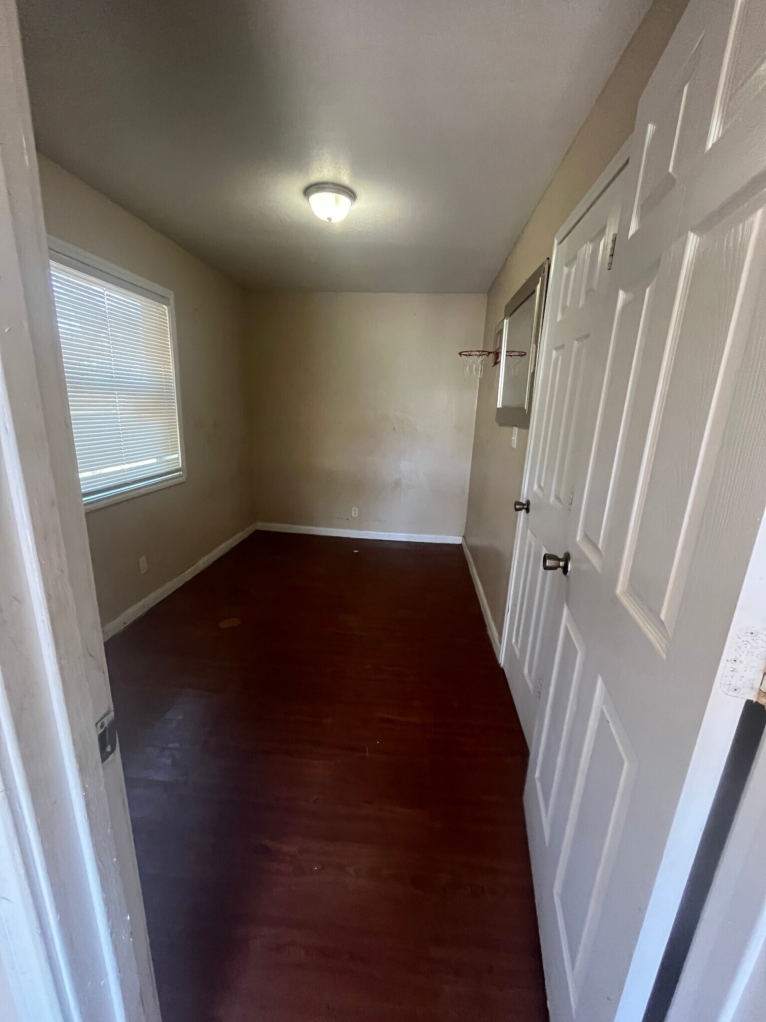 Building Photo - 8201 Bangle St