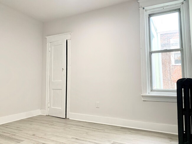 Building Photo - Fully Renovated 3-Bedroom Townhouse in Ogo...