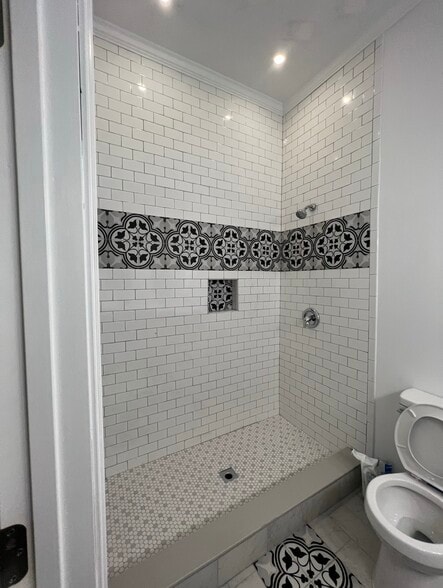 Building Photo - 400 McIver St