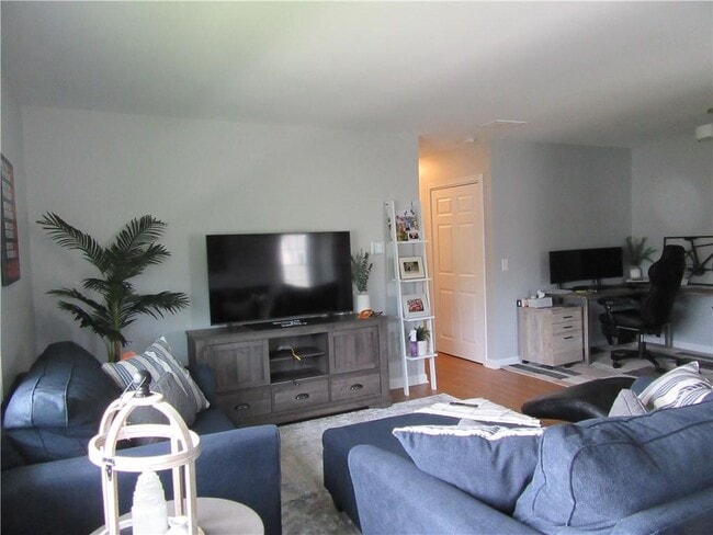 Building Photo - 524 Eastbrooke Ln
