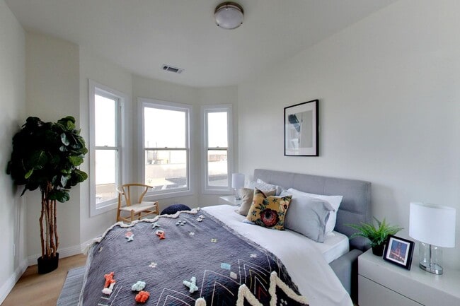 Building Photo - 1262 Vallejo St