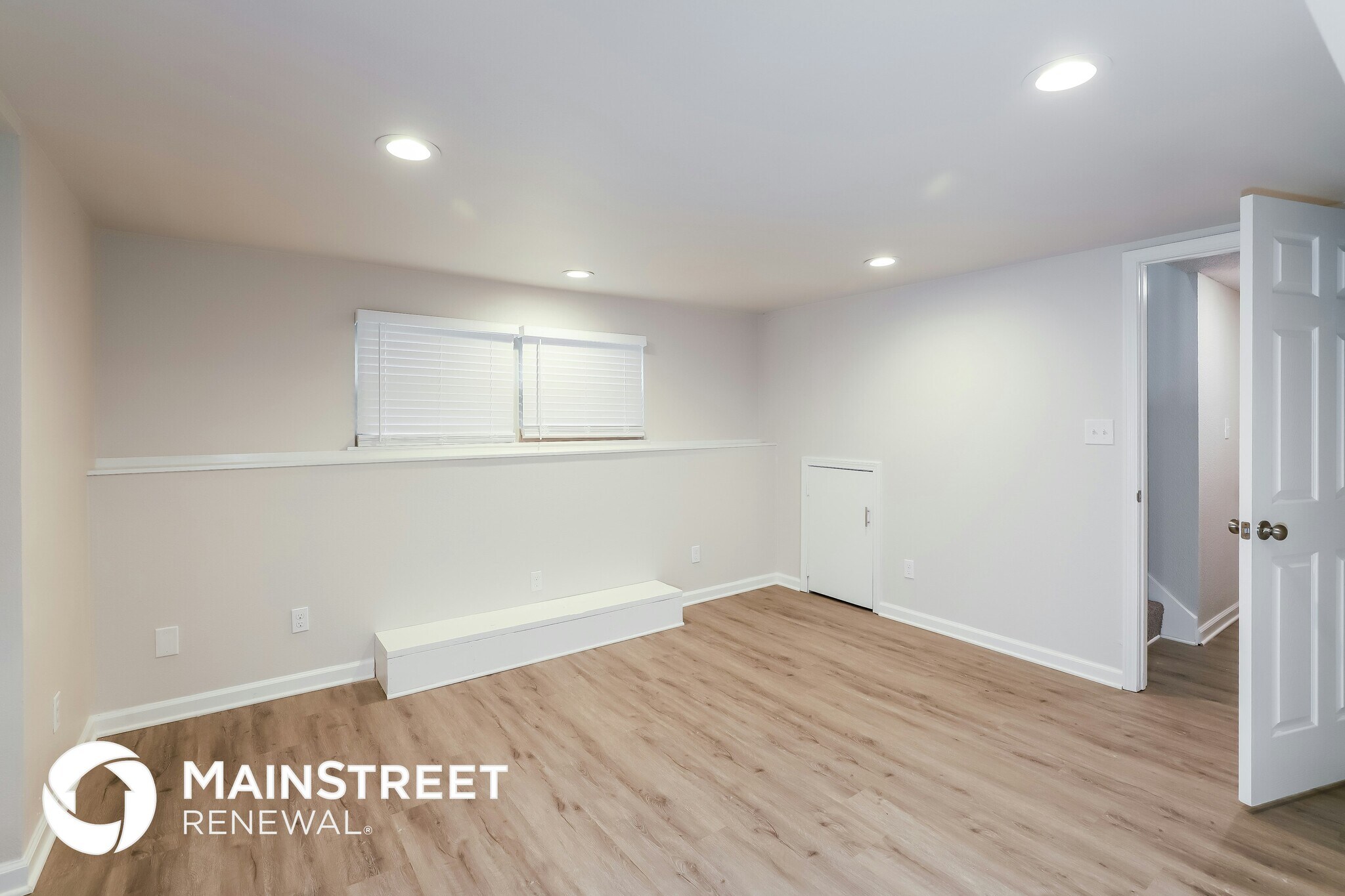 Building Photo - 215 SE Crescent St