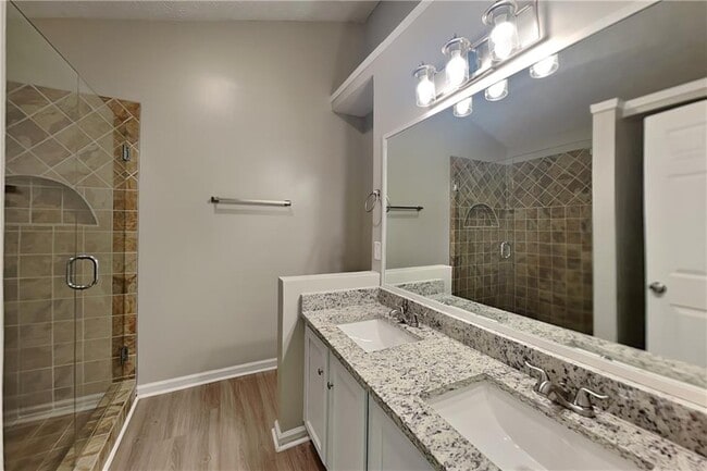 Building Photo - 5039 Wesleyan Dr