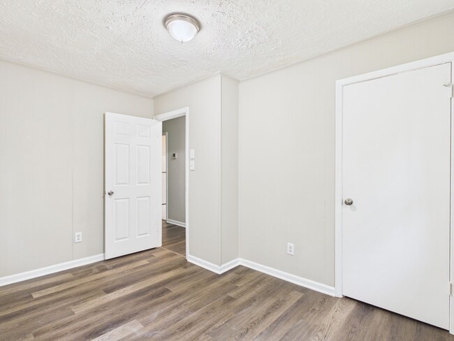 Building Photo - 838 S Jones St