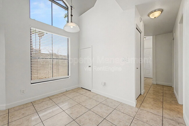 Building Photo - 280 S Elizabeth Way