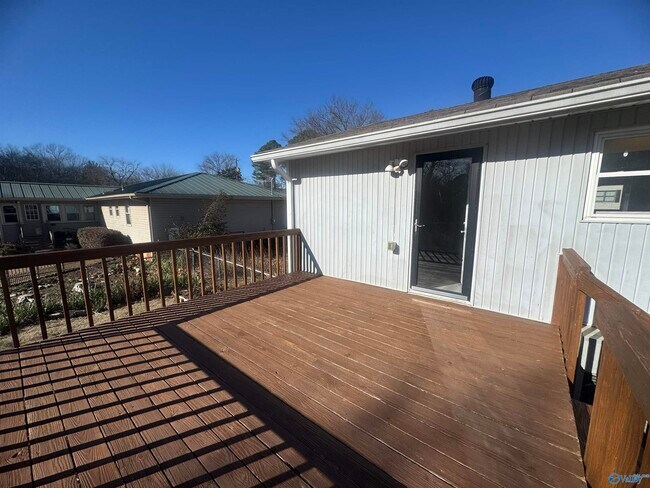 Building Photo - 9904 Willow Cove Rd SE