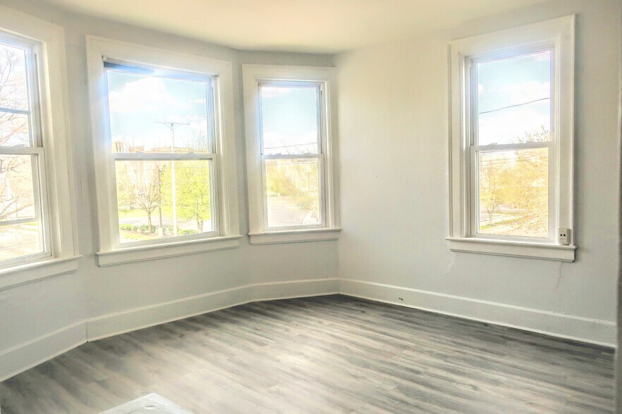 Building Photo - 1 W Orchard Pl