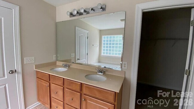 Building Photo - 5803 Cactus Valley Rd